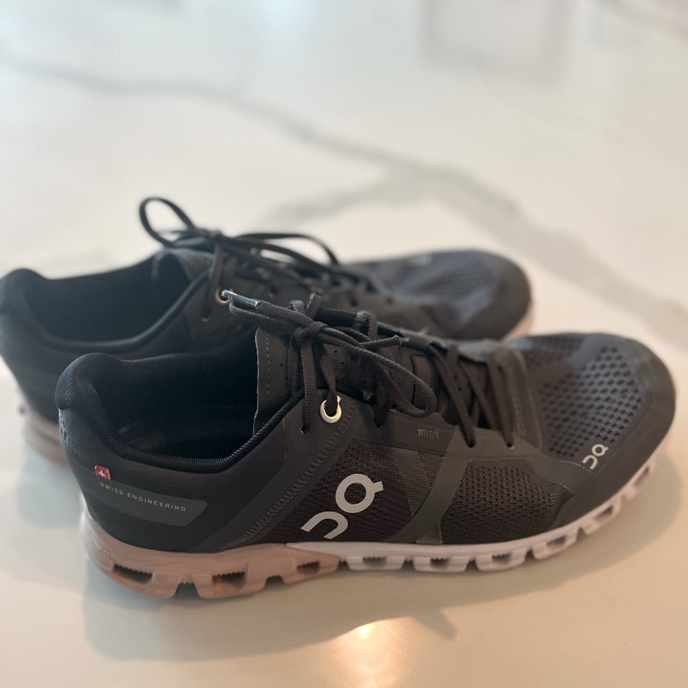Women’s size 9 On Cloud Running Shoes - great used condition!